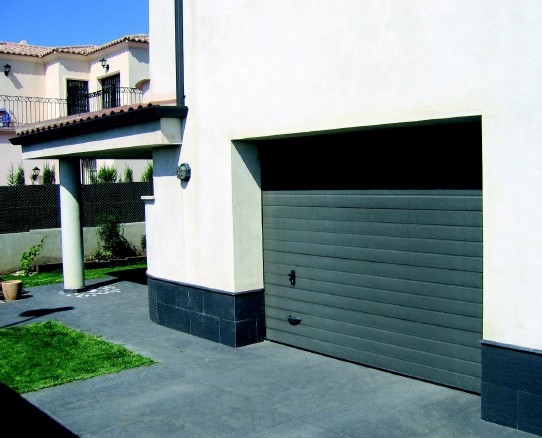 Puerta de Garaje Automática Seccional - Maguisa Nápoles