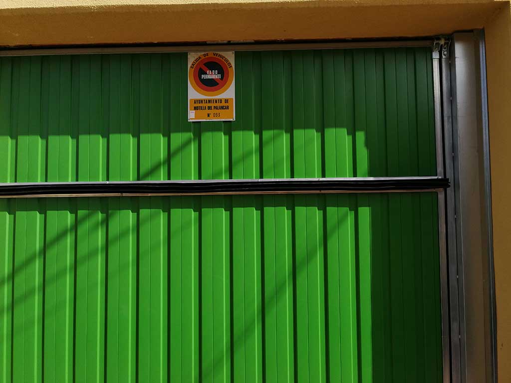 Puerta Automática Industrial Basculante Contrapesada – Novoferm - Imagen 2