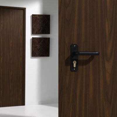 PUERTAS MULTIUSOS LACADAS COLOR MADERA ÁLVAREZ