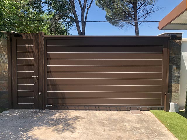 puertas-automaticas-cocheras-garaje-albacete-ciudad-real-lnading-destacada Puertas de Garaje y Cocheras Automáticas en Albacete y Ciudad Real