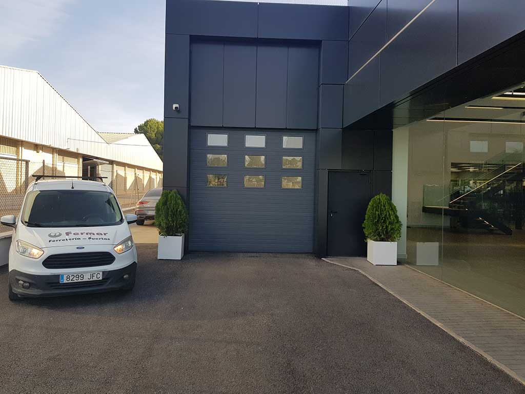 https://puertasfermar.exploore.es/wp-content/uploads/2021/04/puertas-automaticas-seccionales-albacete-bodega-2.jpg